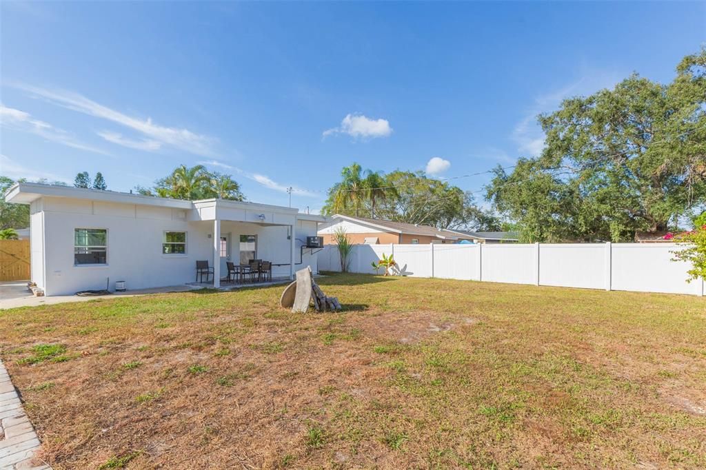 For Sale: $389,000 (1 beds, 1 baths, 600 Square Feet)