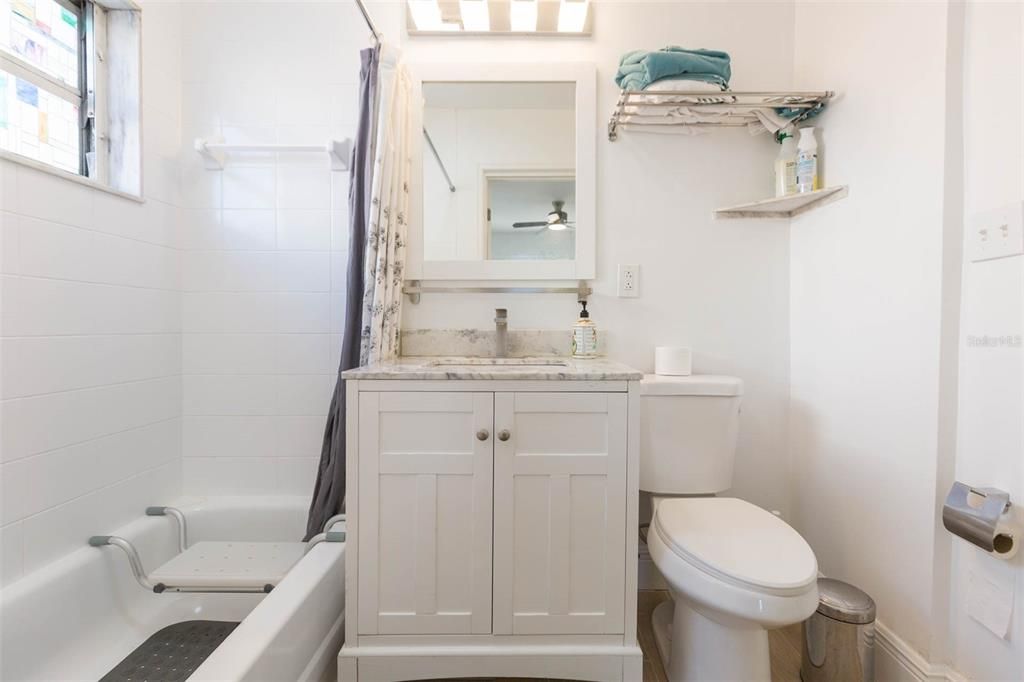 For Sale: $389,000 (1 beds, 1 baths, 600 Square Feet)