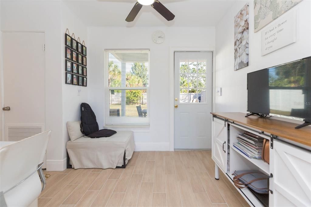 For Sale: $389,000 (1 beds, 1 baths, 600 Square Feet)