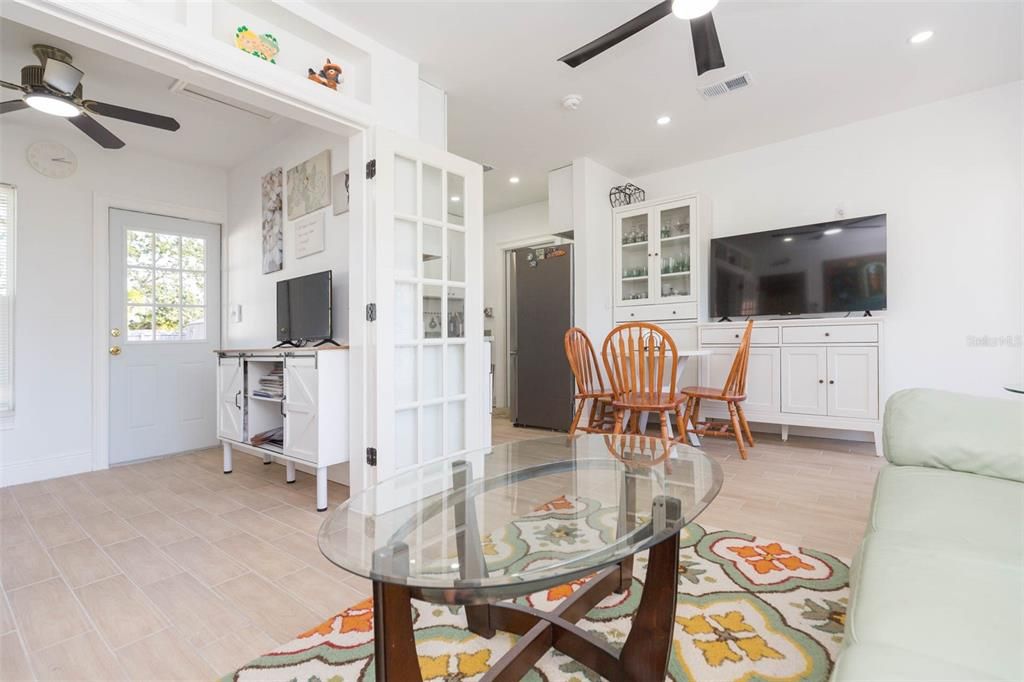 For Sale: $389,000 (1 beds, 1 baths, 600 Square Feet)