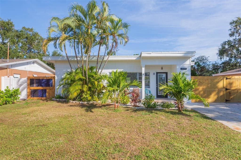 For Sale: $389,000 (1 beds, 1 baths, 600 Square Feet)