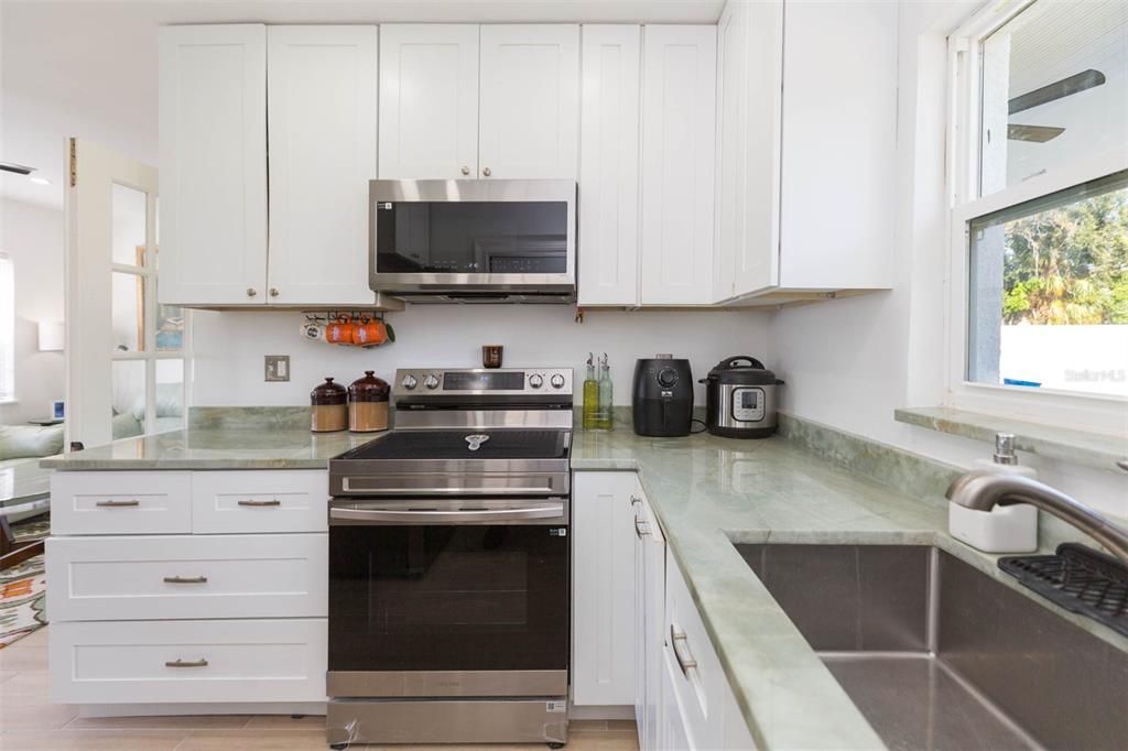 For Sale: $389,000 (1 beds, 1 baths, 600 Square Feet)