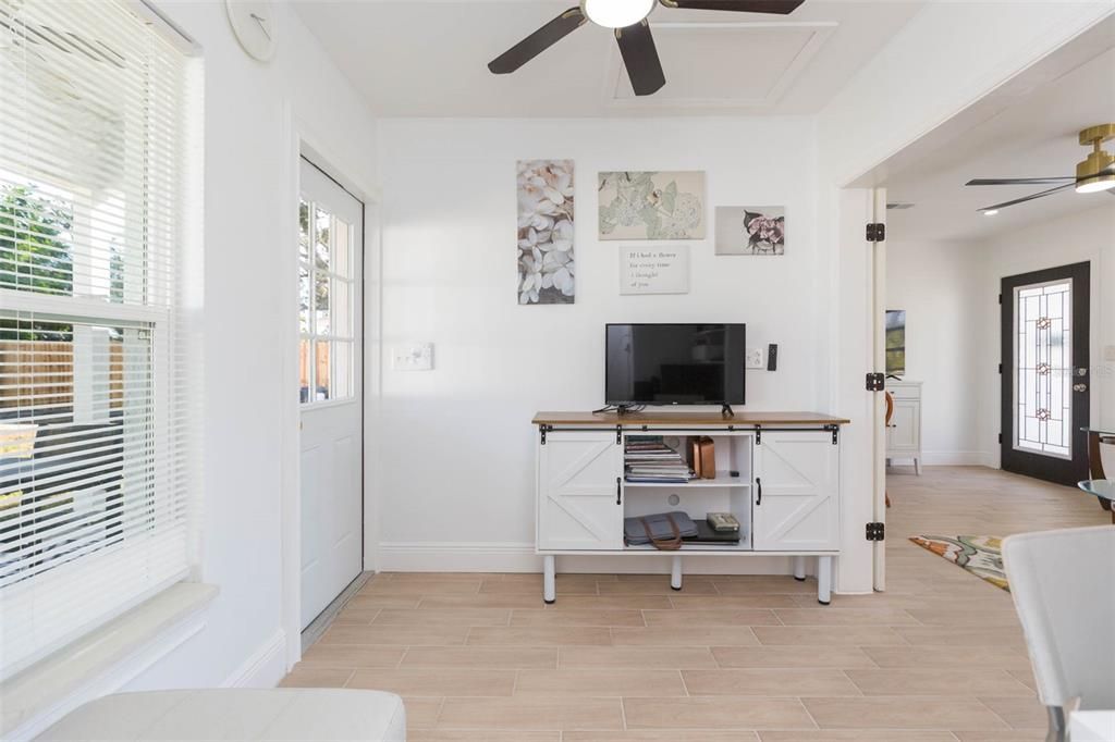 For Sale: $389,000 (1 beds, 1 baths, 600 Square Feet)