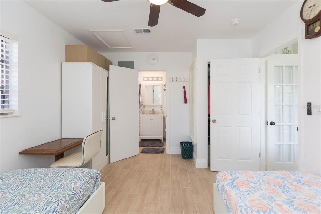 For Sale: $389,000 (1 beds, 1 baths, 600 Square Feet)