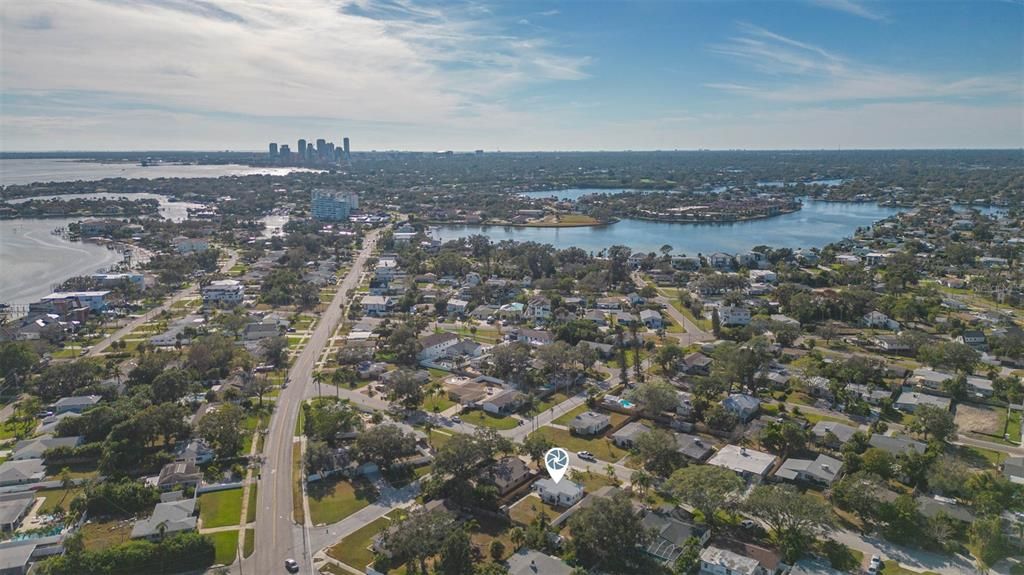 For Sale: $389,000 (1 beds, 1 baths, 600 Square Feet)