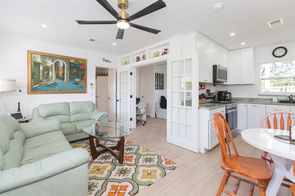 For Sale: $389,000 (1 beds, 1 baths, 600 Square Feet)