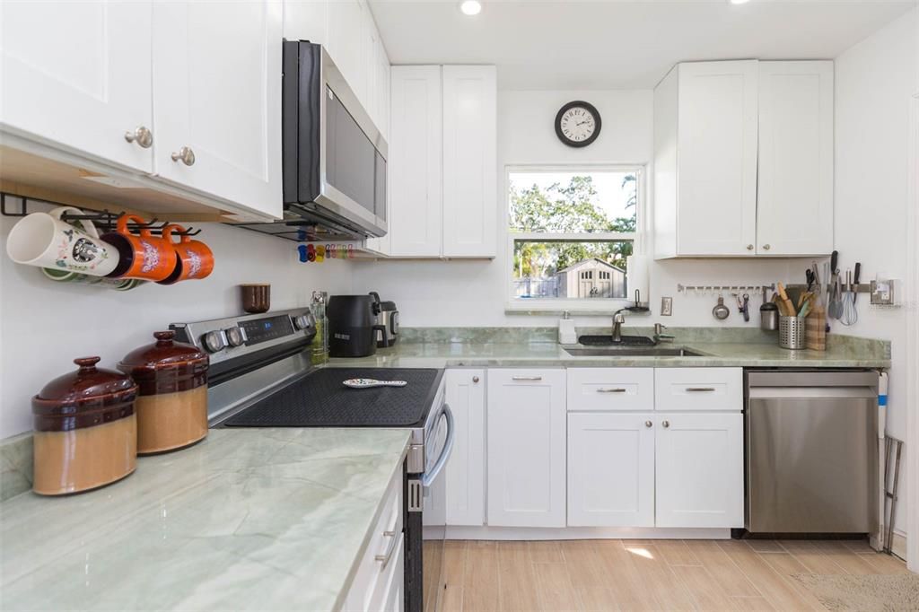 For Sale: $389,000 (1 beds, 1 baths, 600 Square Feet)