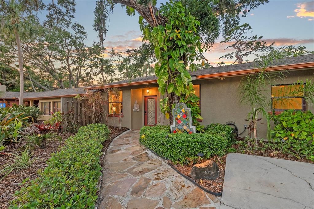 For Sale: $1,500,000 (6 beds, 4 baths, 3493 Square Feet)