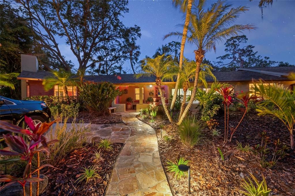 For Sale: $1,500,000 (6 beds, 4 baths, 3493 Square Feet)