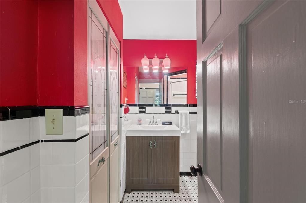 For Sale: $1,500,000 (6 beds, 4 baths, 3493 Square Feet)