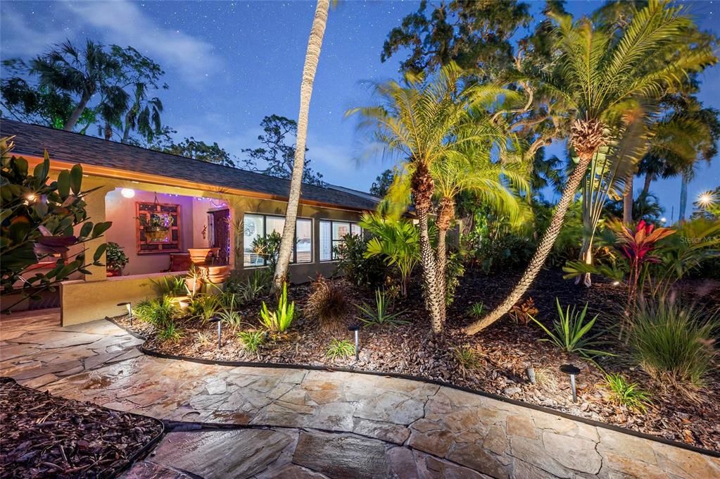 For Sale: $1,500,000 (6 beds, 4 baths, 3493 Square Feet)