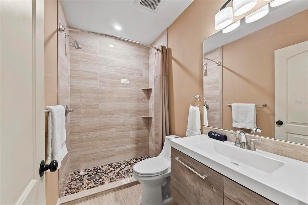 For Sale: $1,500,000 (6 beds, 4 baths, 3493 Square Feet)