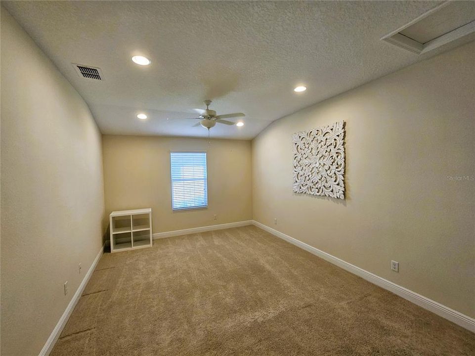 出租: $3,195 (3 贝兹, 2 浴室, 2200 平方英尺)