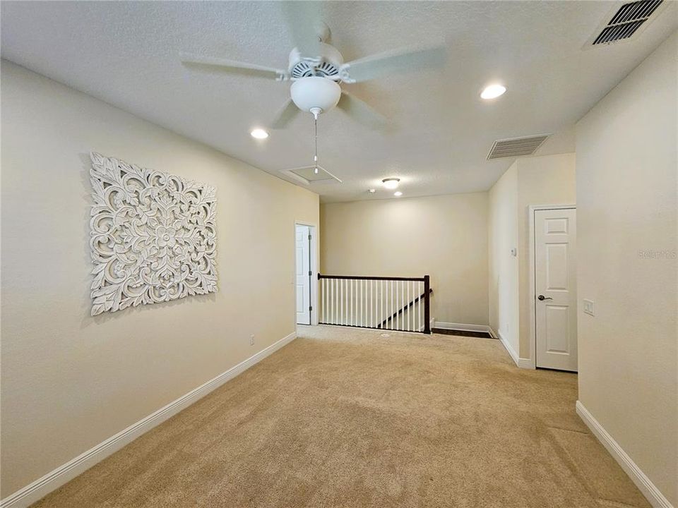 出租: $3,195 (3 贝兹, 2 浴室, 2200 平方英尺)