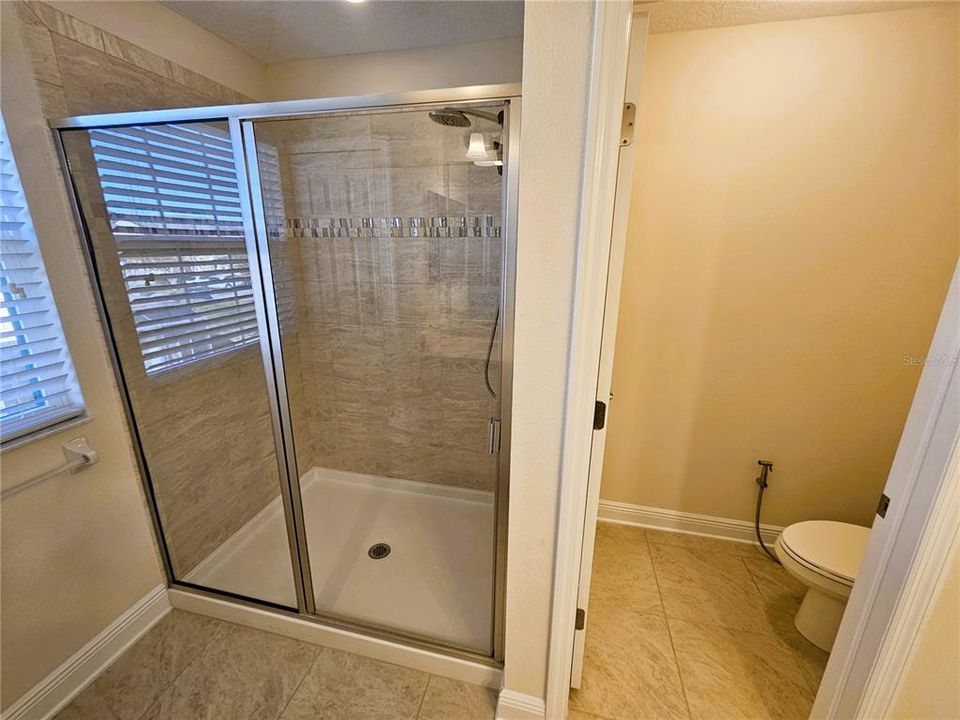 出租: $3,195 (3 贝兹, 2 浴室, 2200 平方英尺)