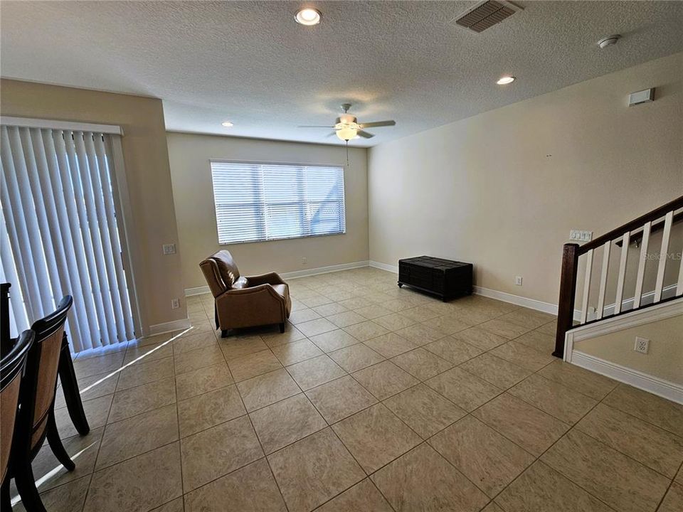 出租: $3,195 (3 贝兹, 2 浴室, 2200 平方英尺)