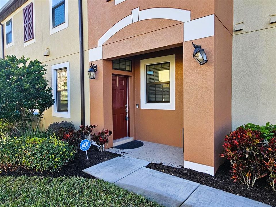 出租: $3,195 (3 贝兹, 2 浴室, 2200 平方英尺)