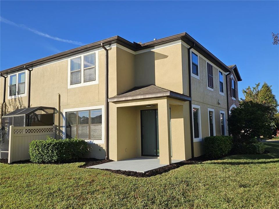 出租: $3,195 (3 贝兹, 2 浴室, 2200 平方英尺)