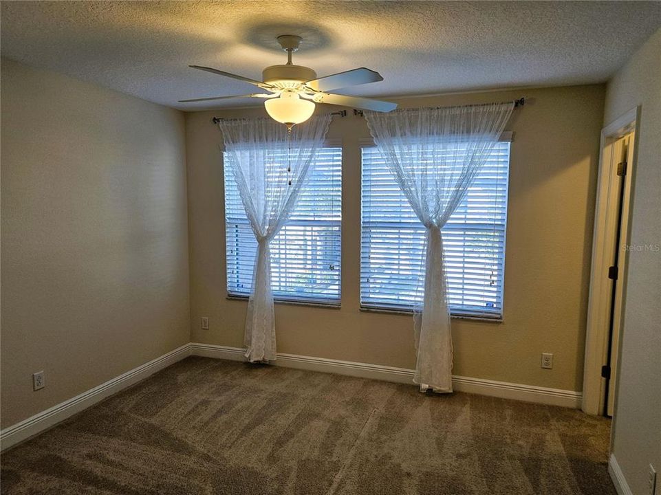 出租: $3,195 (3 贝兹, 2 浴室, 2200 平方英尺)