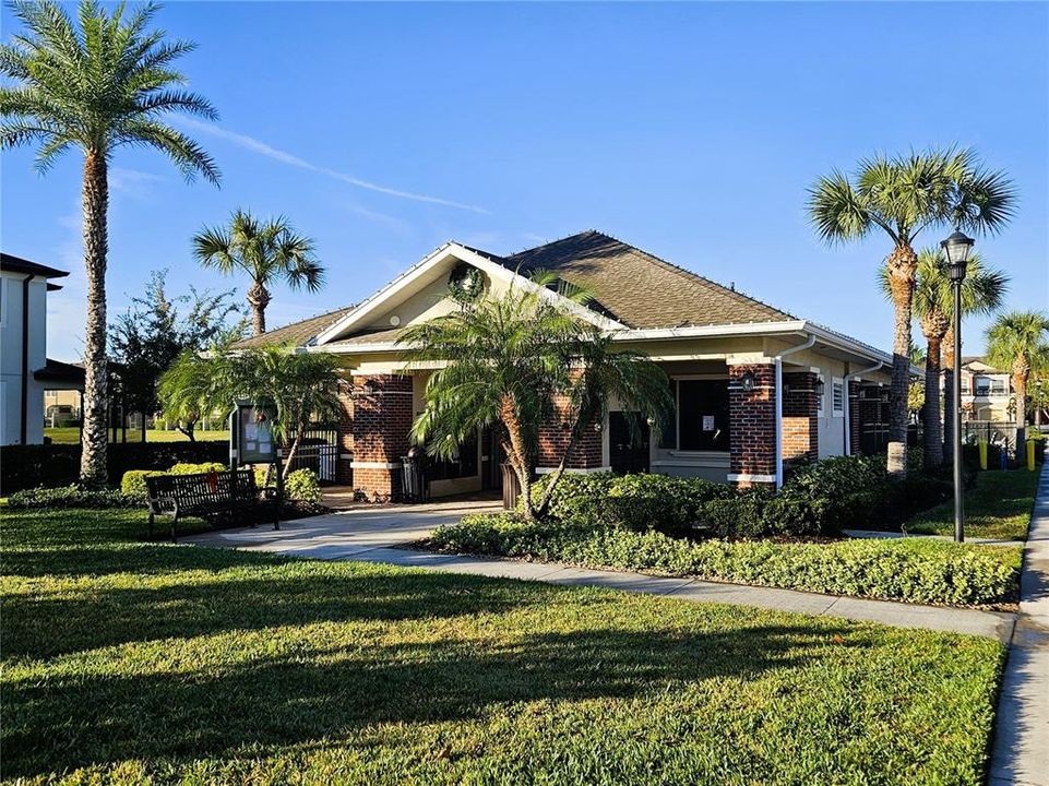 出租: $3,195 (3 贝兹, 2 浴室, 2200 平方英尺)