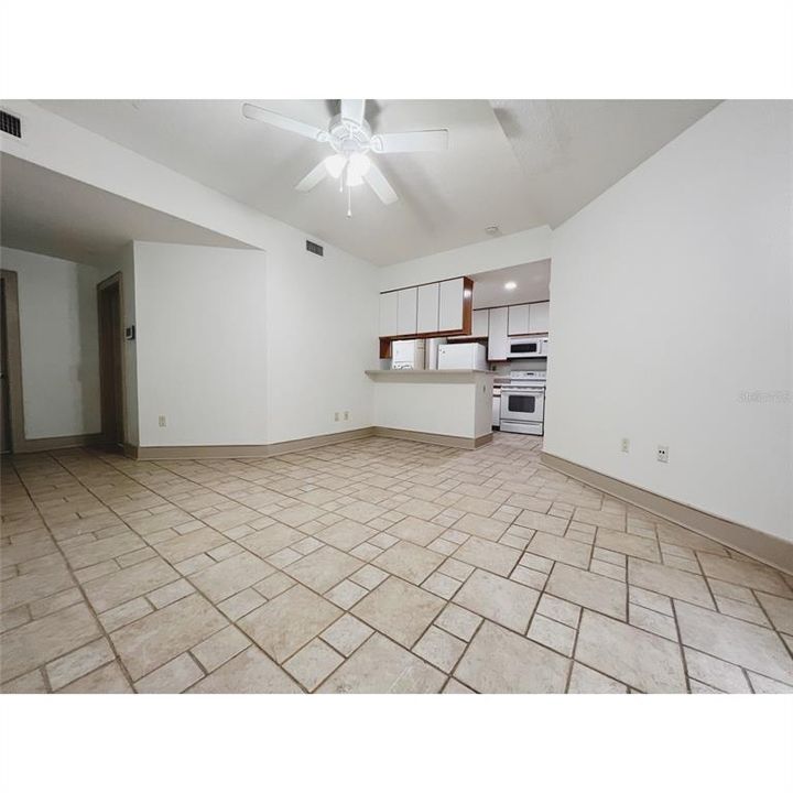 For Rent: $1,650 (1 beds, 1 baths, 996 Square Feet)