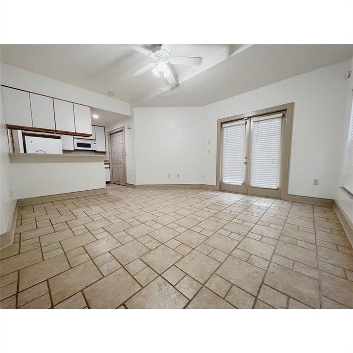 For Rent: $1,650 (1 beds, 1 baths, 996 Square Feet)