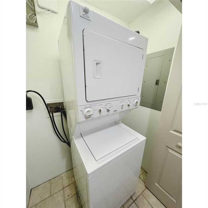 For Rent: $1,650 (1 beds, 1 baths, 996 Square Feet)