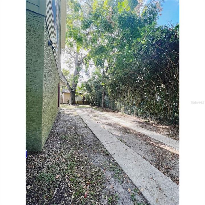 For Rent: $1,650 (1 beds, 1 baths, 996 Square Feet)