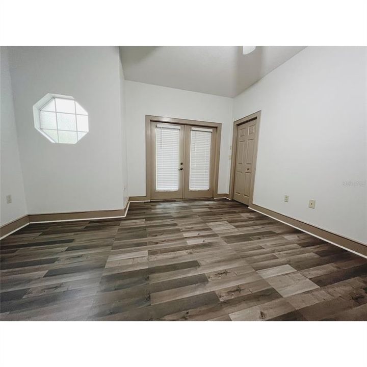 For Rent: $1,650 (1 beds, 1 baths, 996 Square Feet)