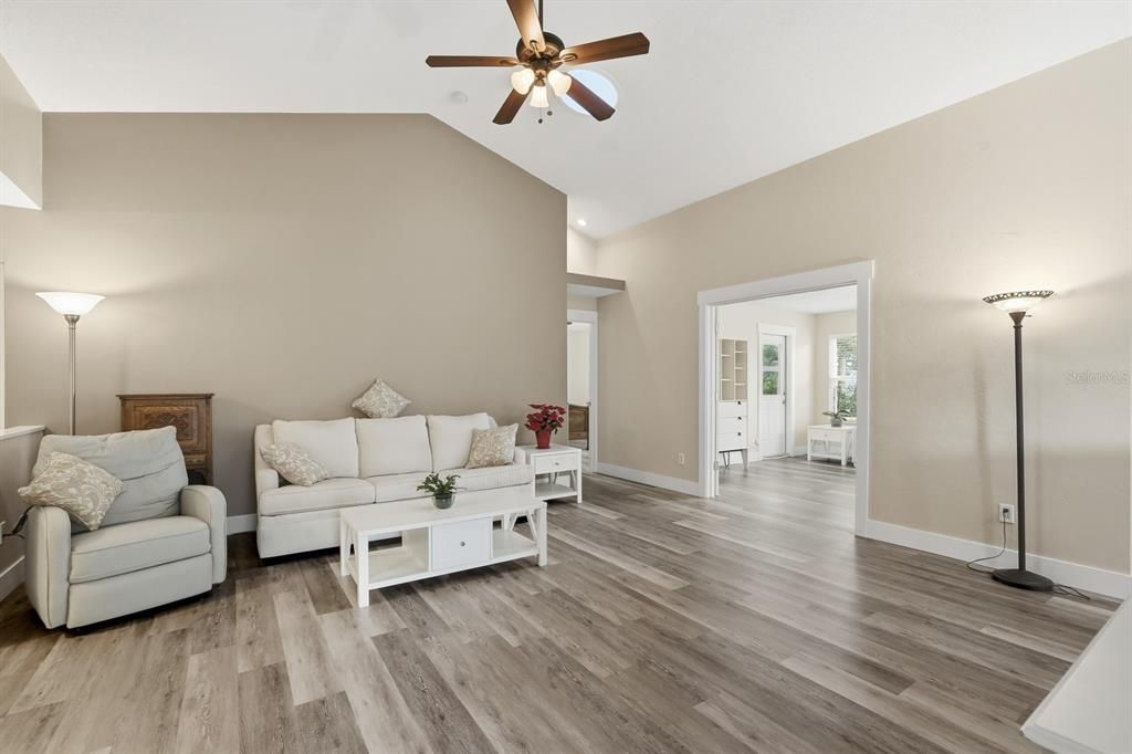 En Venta: $355,000 (3 camas, 2 baños, 1835 Pies cuadrados)