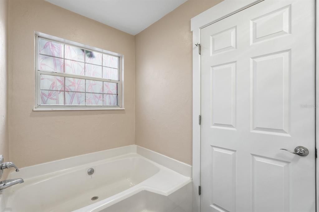 En Venta: $355,000 (3 camas, 2 baños, 1835 Pies cuadrados)