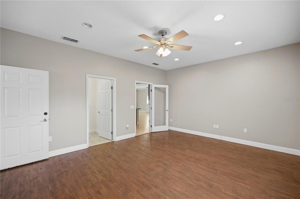 For Sale: $470,000 (3 beds, 2 baths, 2130 Square Feet)