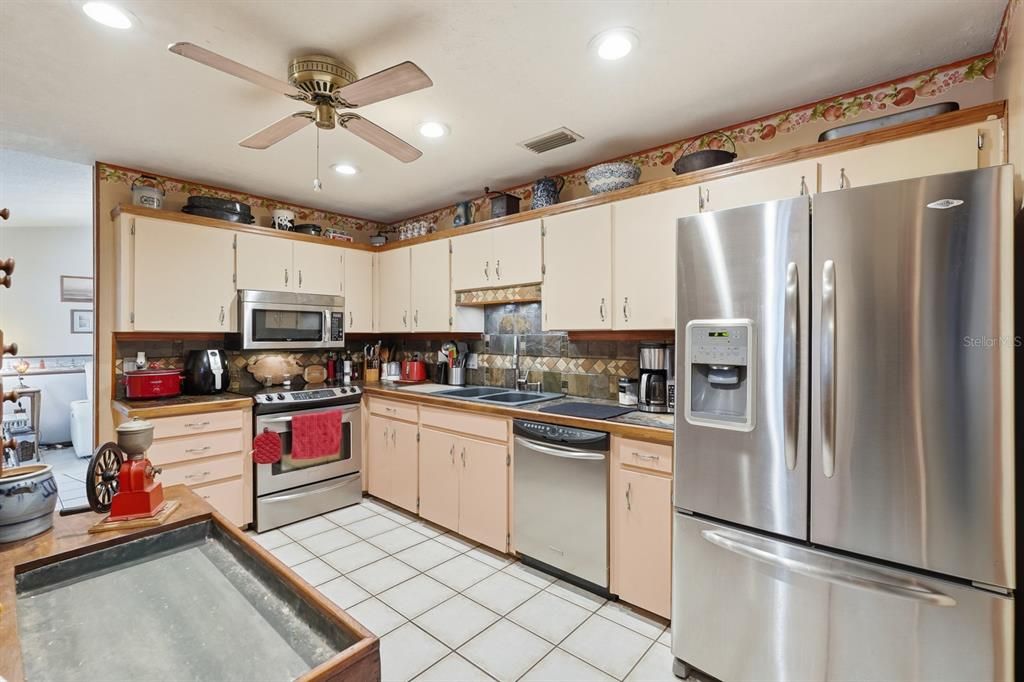 For Sale: $340,000 (3 beds, 2 baths, 1698 Square Feet)