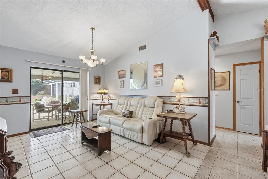 For Sale: $340,000 (3 beds, 2 baths, 1698 Square Feet)