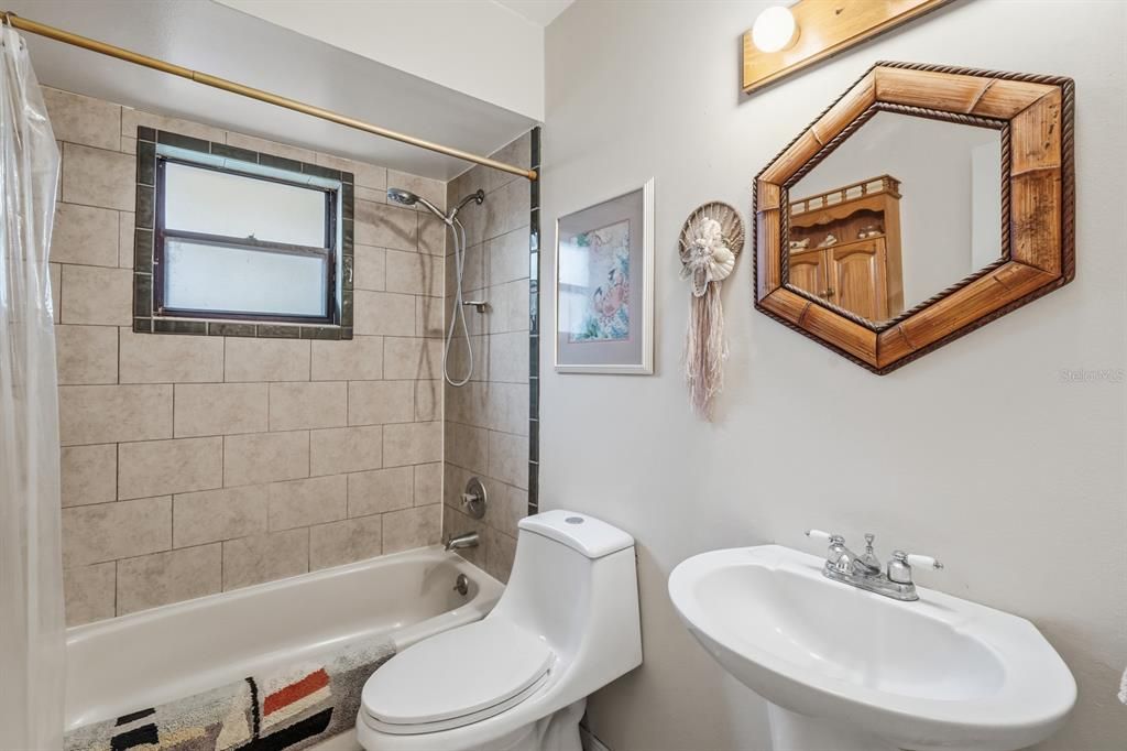 For Sale: $340,000 (3 beds, 2 baths, 1698 Square Feet)