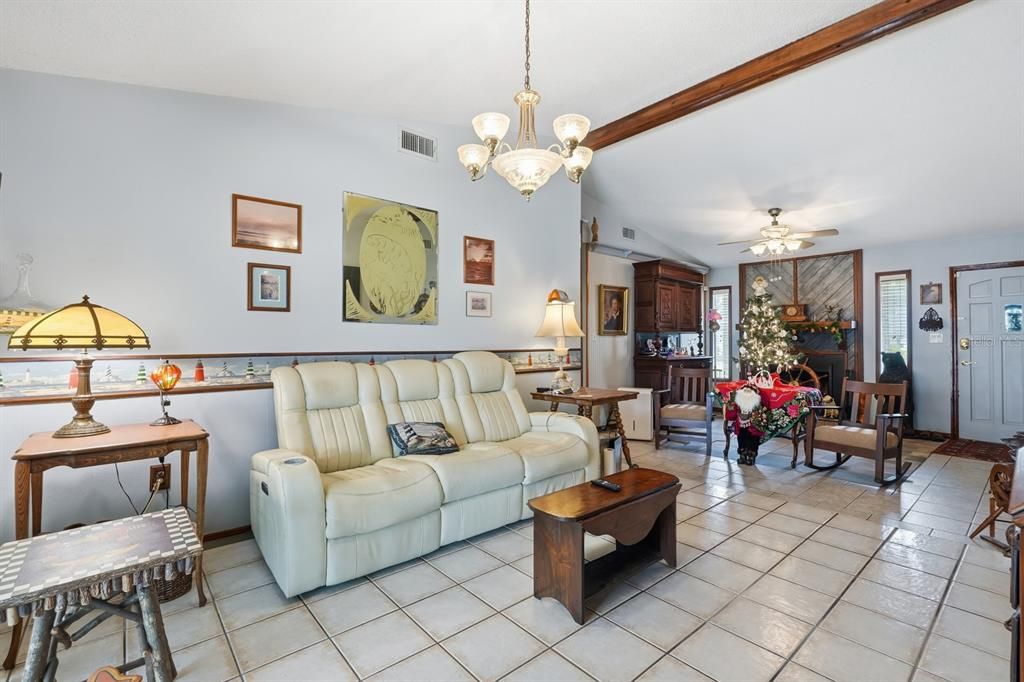 For Sale: $340,000 (3 beds, 2 baths, 1698 Square Feet)