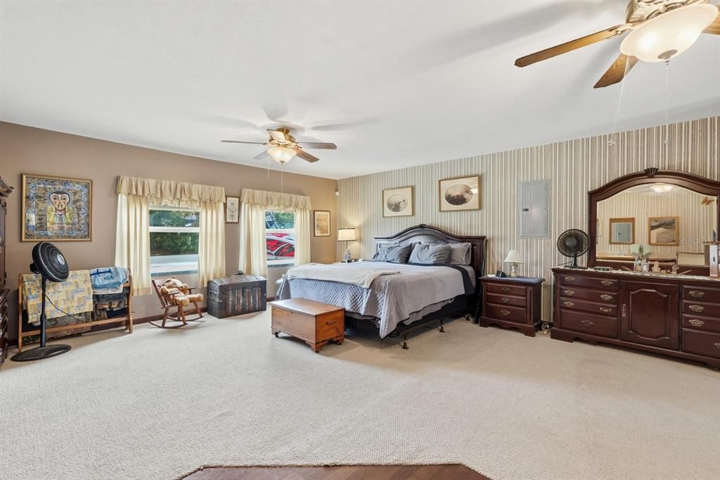 For Sale: $340,000 (3 beds, 2 baths, 1698 Square Feet)