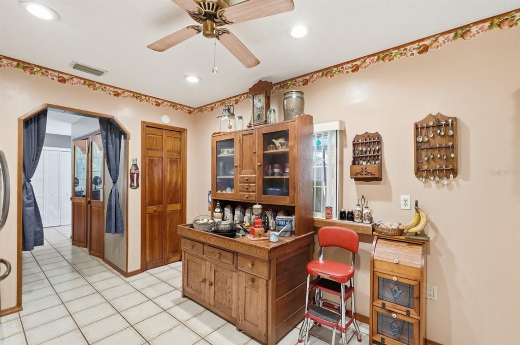 For Sale: $340,000 (3 beds, 2 baths, 1698 Square Feet)