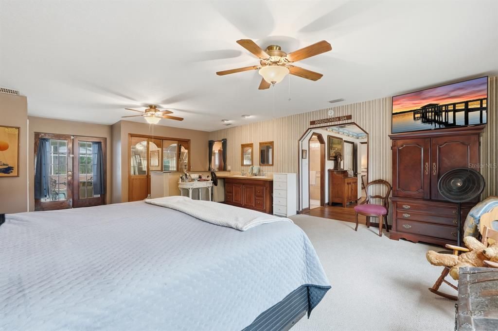 For Sale: $340,000 (3 beds, 2 baths, 1698 Square Feet)