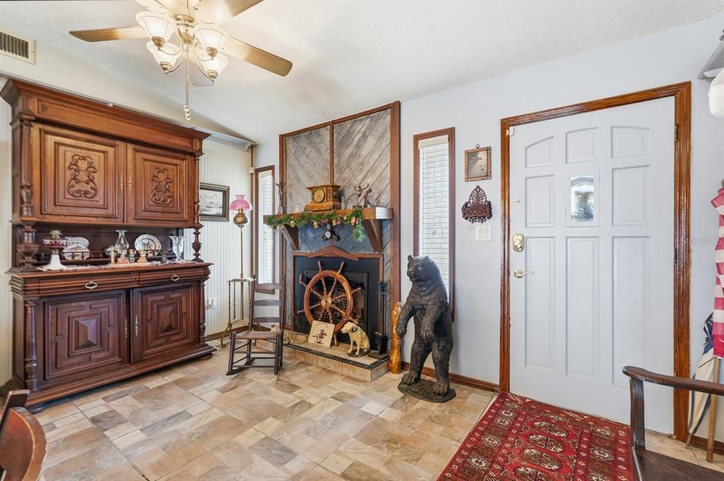 For Sale: $340,000 (3 beds, 2 baths, 1698 Square Feet)