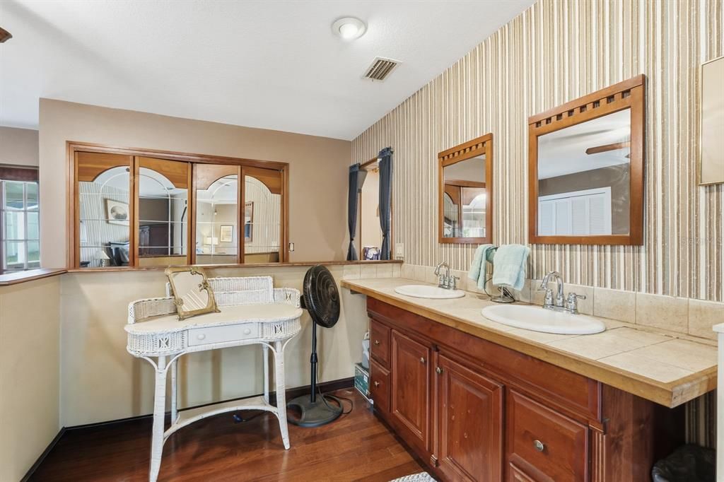 For Sale: $340,000 (3 beds, 2 baths, 1698 Square Feet)