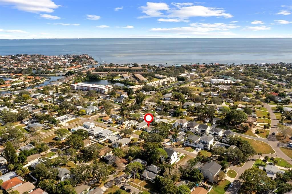 合同活跃: $165,000 (2 贝兹, 1 浴室, 816 平方英尺)