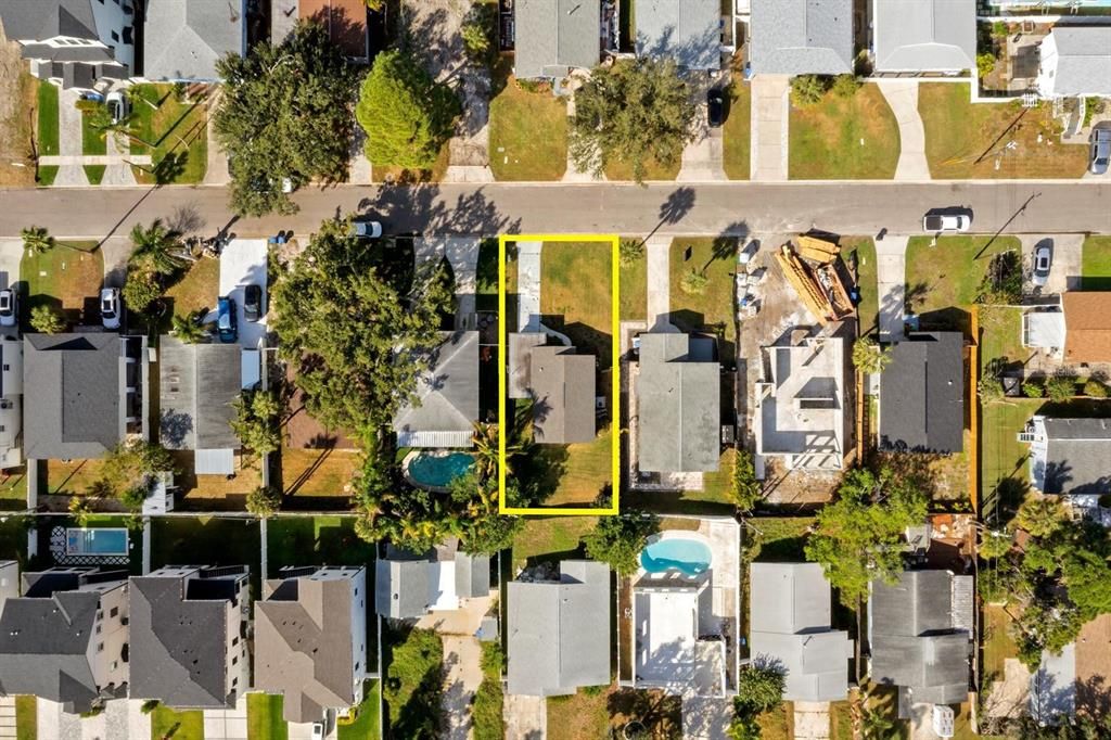 合同活跃: $165,000 (2 贝兹, 1 浴室, 816 平方英尺)