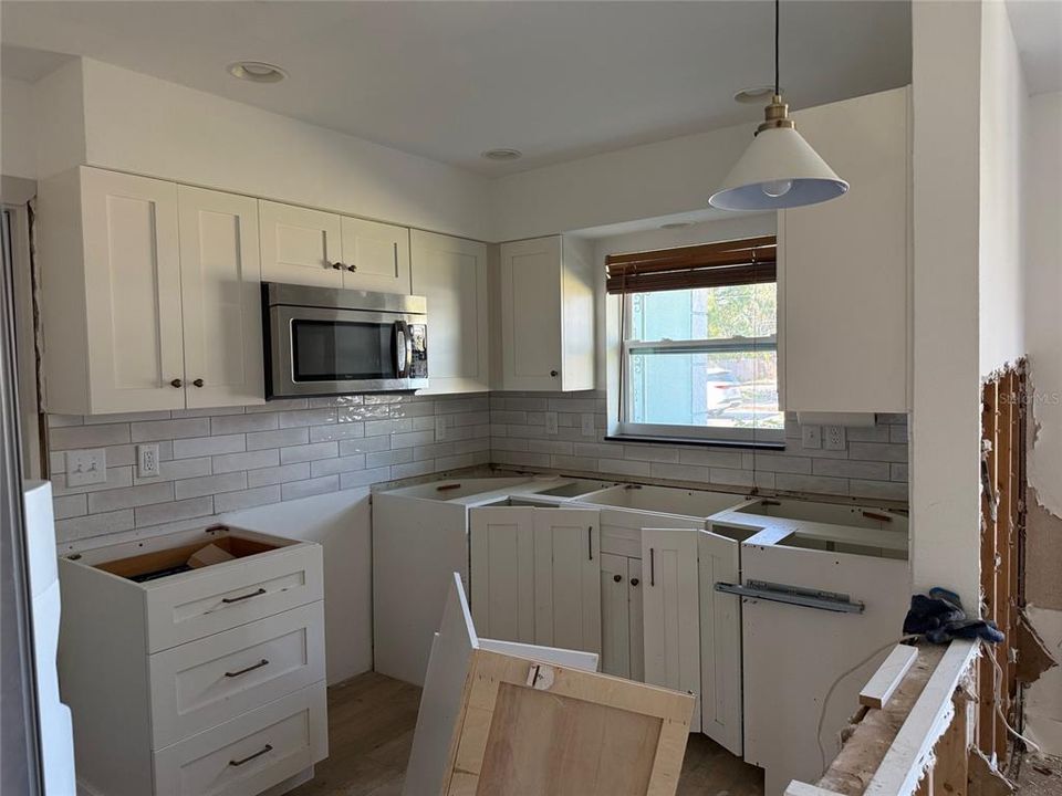 合同活跃: $165,000 (2 贝兹, 1 浴室, 816 平方英尺)