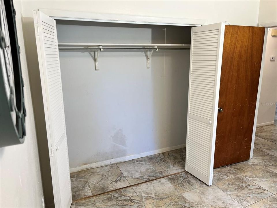 出租: $1,350 (2 贝兹, 1 浴室, 900 平方英尺)