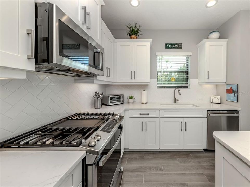 На продажу: $445,000 (2 спален, 2 ванн, 1433 Квадратных фут)