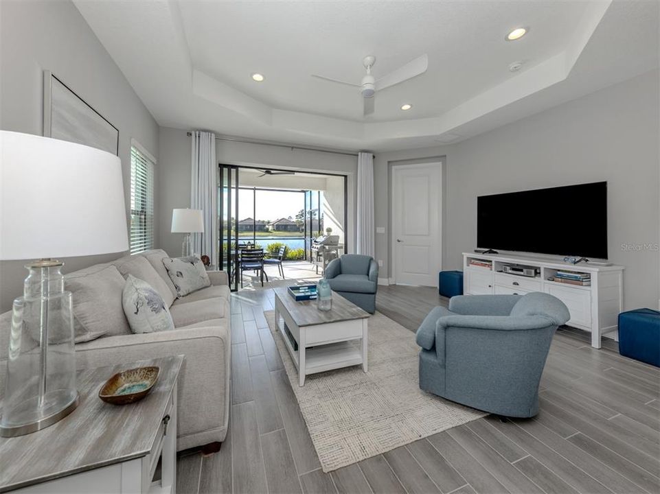 На продажу: $445,000 (2 спален, 2 ванн, 1433 Квадратных фут)