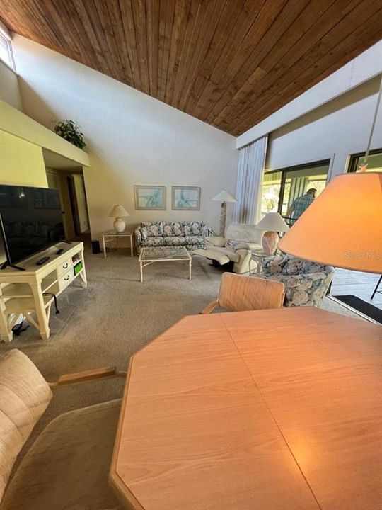 На продажу: $99,900 (2 спален, 2 ванн, 1123 Квадратных фут)