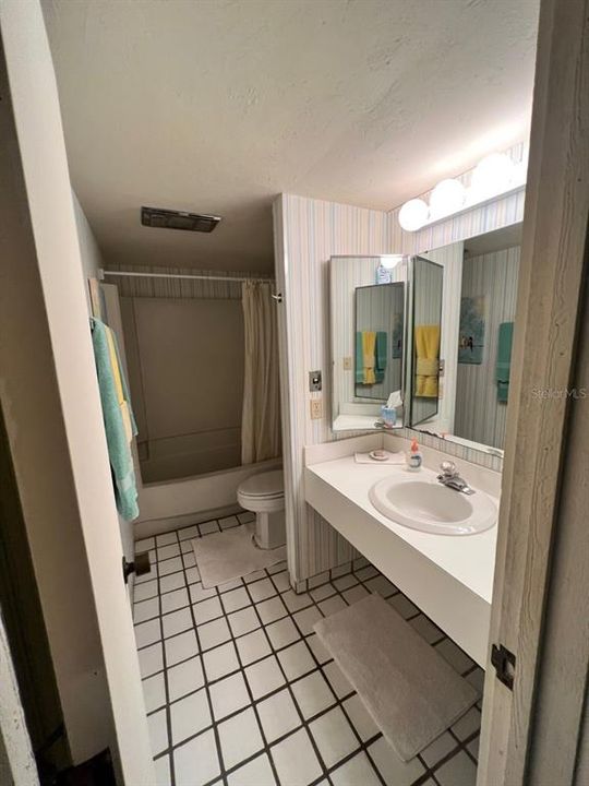 На продажу: $99,900 (2 спален, 2 ванн, 1123 Квадратных фут)