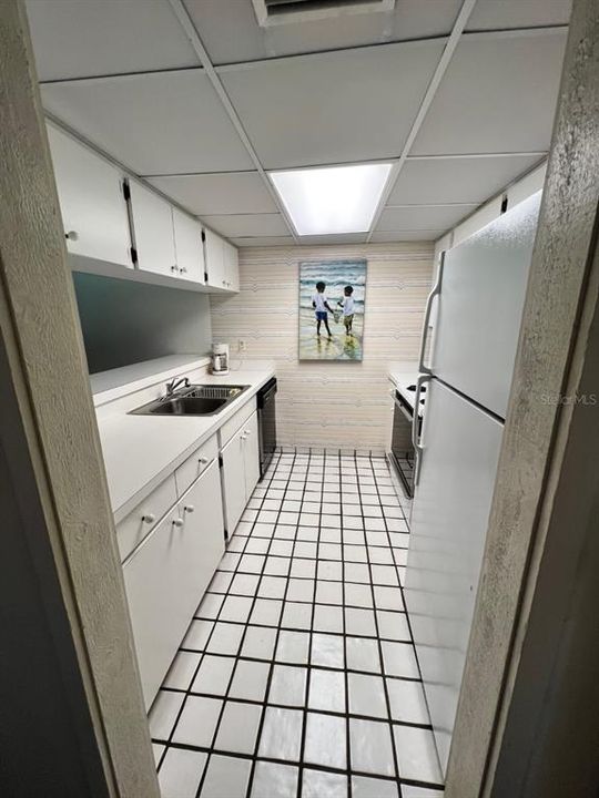 На продажу: $99,900 (2 спален, 2 ванн, 1123 Квадратных фут)